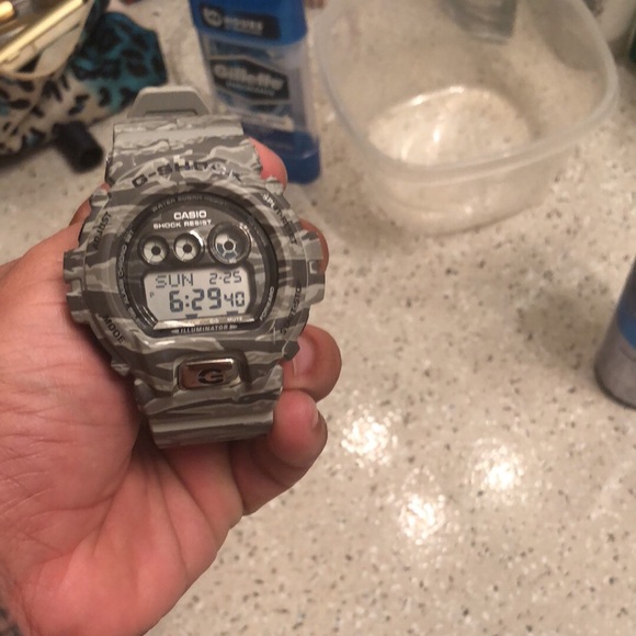 Watch Casio - Picture 1 of 5